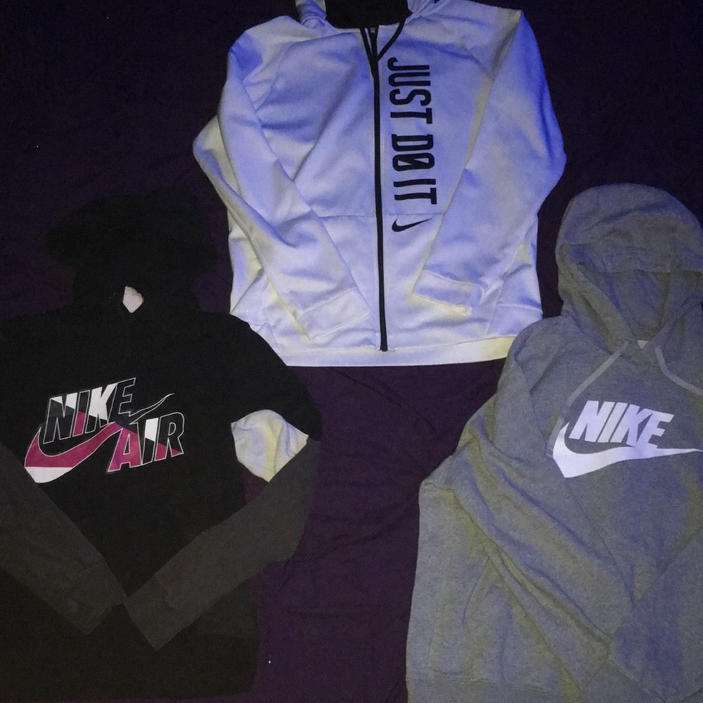 3 Nike Sweaters